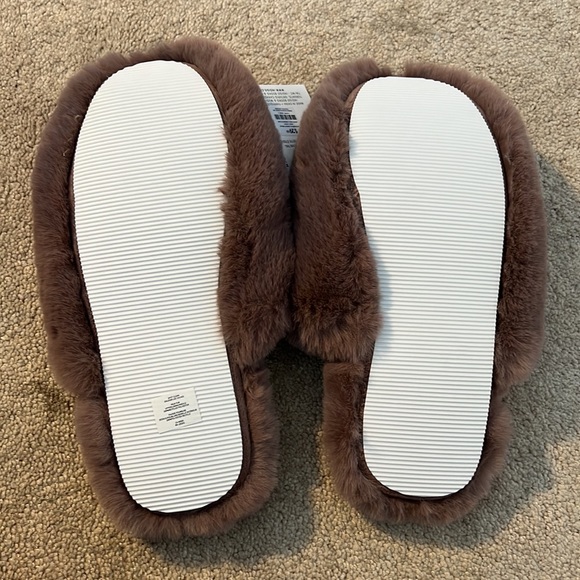 Slippers - Picture 2 of 3